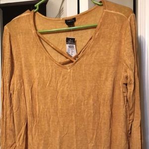 Mustard cross tee size large NWT